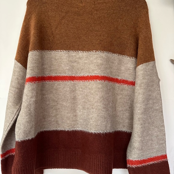 Universal Threads sweater - Picture 1 of 5